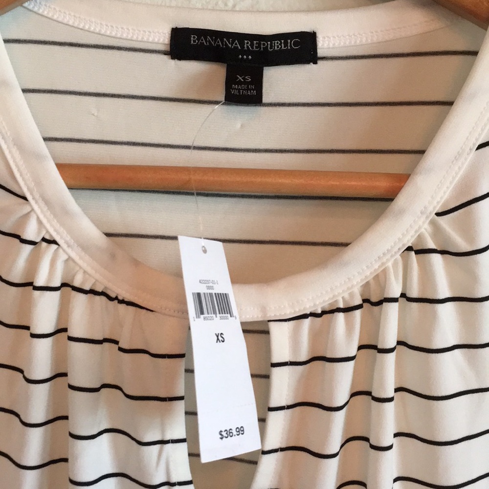 Banana Republic Sleeveless Blouse - Picture 2 of 4